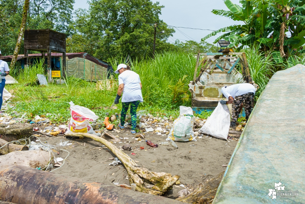 La Asociación de Gestores Ambientales del Pacífico realizó jornada de limpieza de playas en La Bocana en el sector de Changai