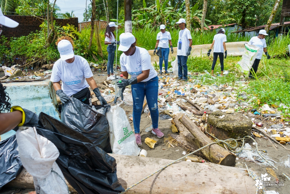 La Asociación de Gestores Ambientales del Pacífico realizó jornada de limpieza de playas en La Bocana en el sector de Changai