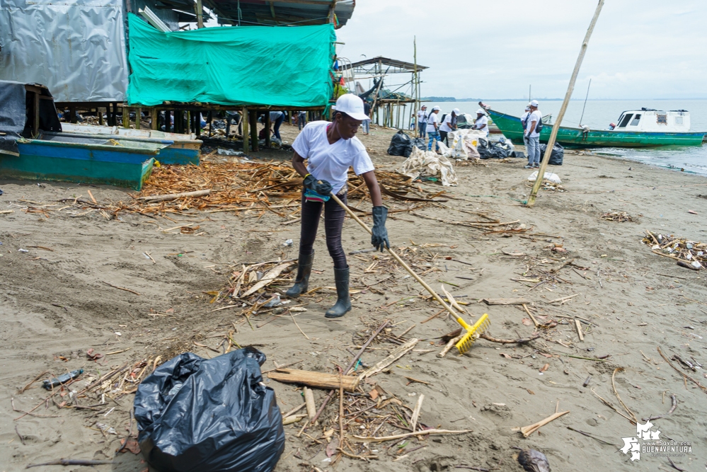 La Asociación de Gestores Ambientales del Pacífico realizó jornada de limpieza de playas en La Bocana en el sector de Changai