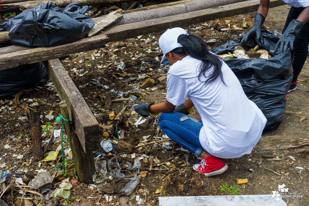 La Asociación de Gestores Ambientales del Pacífico realizó jornada de limpieza de playas en La Bocana en el sector de Changai