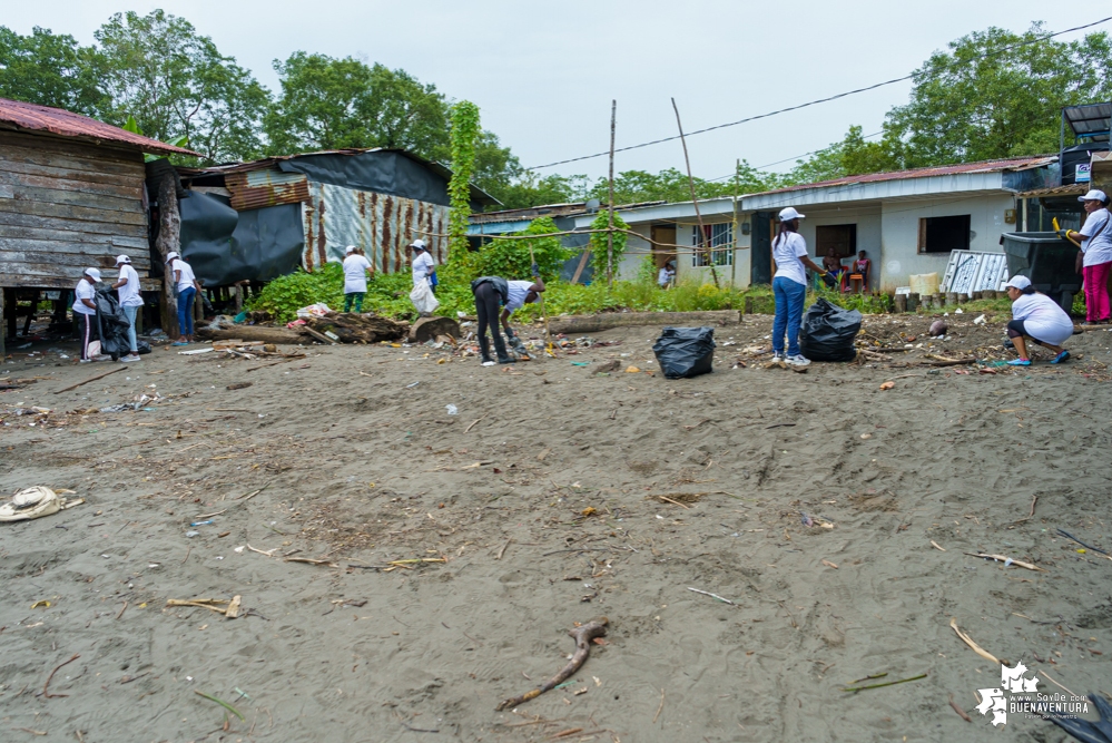 La Asociación de Gestores Ambientales del Pacífico realizó jornada de limpieza de playas en La Bocana en el sector de Changai