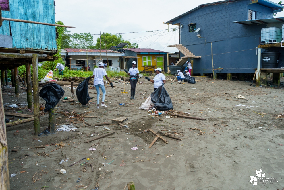 La Asociación de Gestores Ambientales del Pacífico realizó jornada de limpieza de playas en La Bocana en el sector de Changai