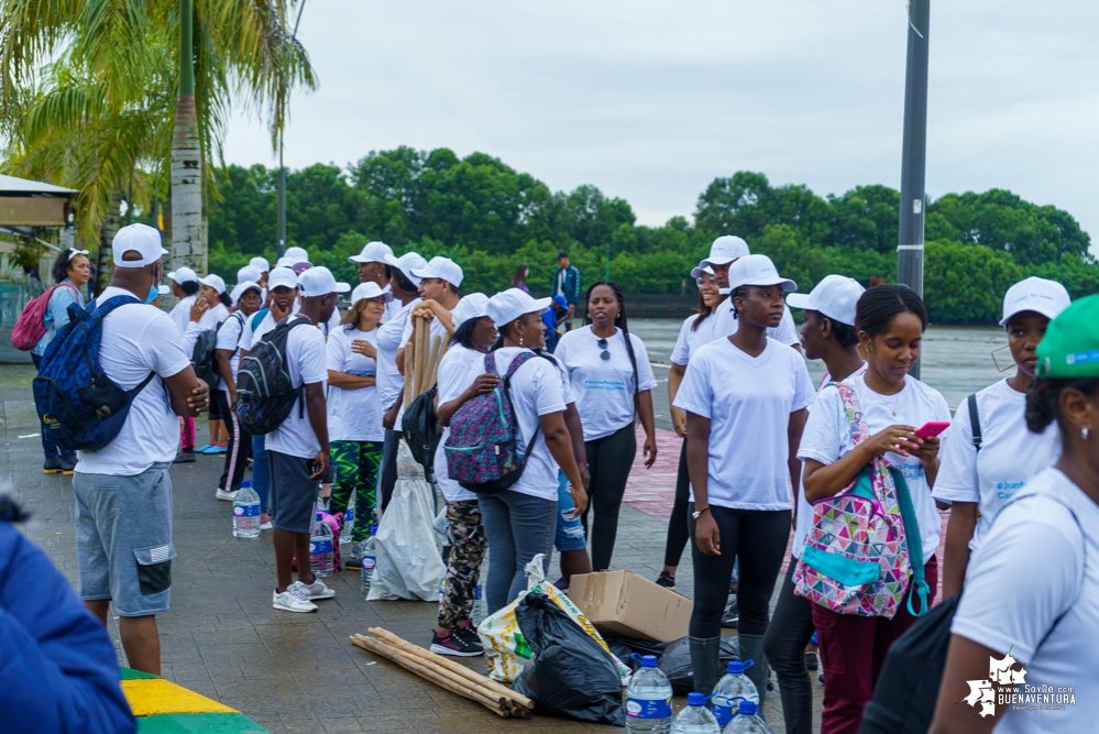 La Asociación de Gestores Ambientales del Pacífico realizó jornada de limpieza de playas en La Bocana en el sector de Changai