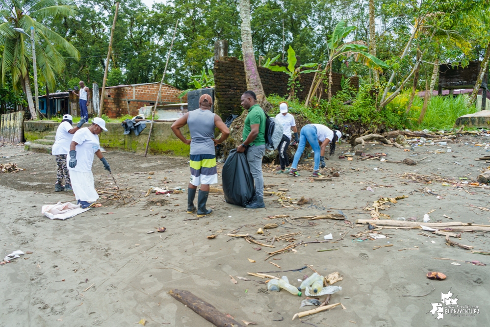 La Asociación de Gestores Ambientales del Pacífico realizó jornada de limpieza de playas en La Bocana en el sector de Changai