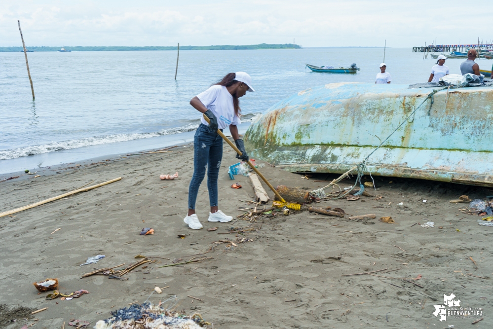 La Asociación de Gestores Ambientales del Pacífico realizó jornada de limpieza de playas en La Bocana en el sector de Changai