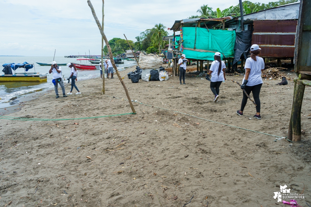 La Asociación de Gestores Ambientales del Pacífico realizó jornada de limpieza de playas en La Bocana en el sector de Changai