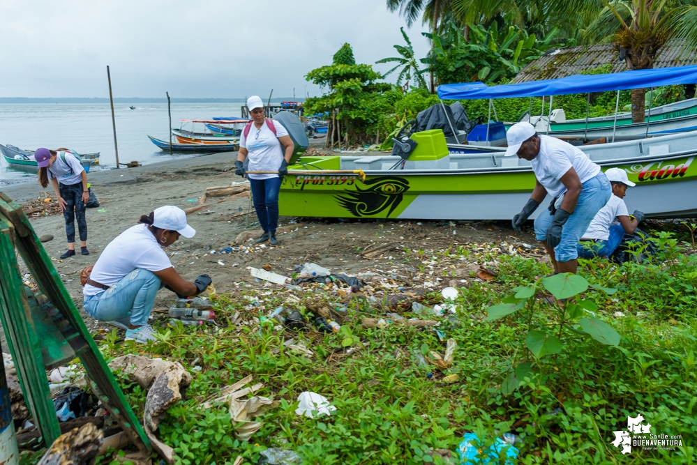 La Asociación de Gestores Ambientales del Pacífico realizó jornada de limpieza de playas en La Bocana en el sector de Changai