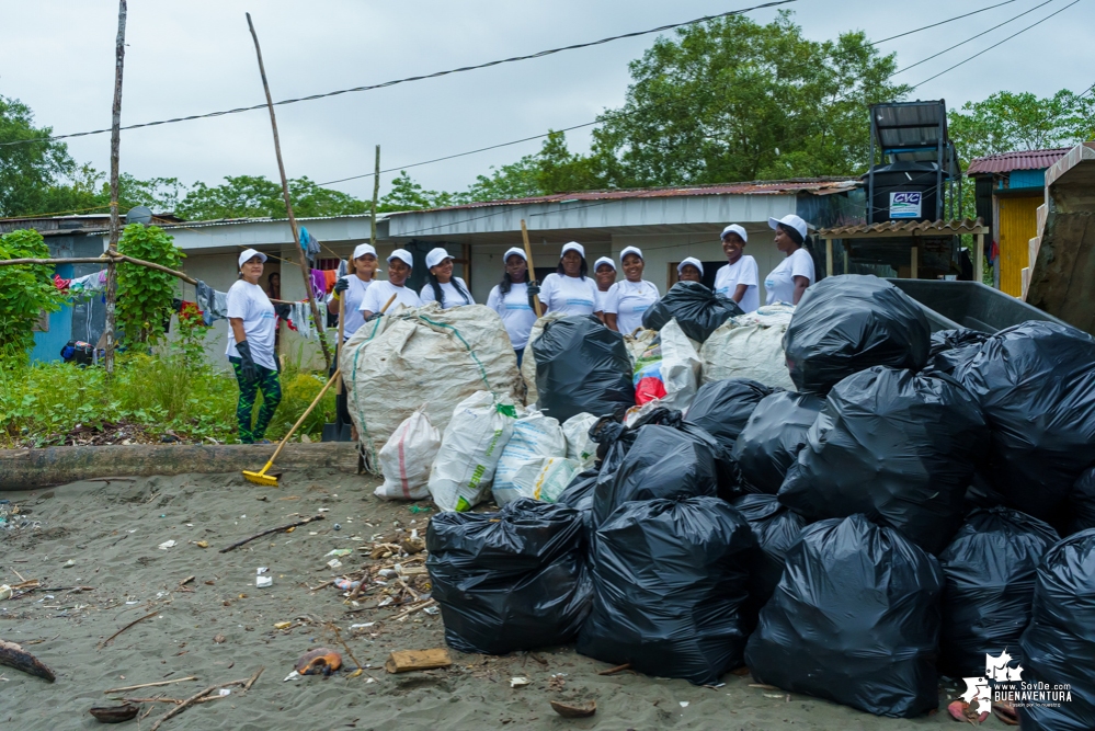 La Asociación de Gestores Ambientales del Pacífico realizó jornada de limpieza de playas en La Bocana en el sector de Changai