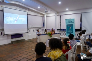 La exministra de Cultura Paula Marcela Moreno presentó en Buenaventura su libro “Soñar lo Imposible”