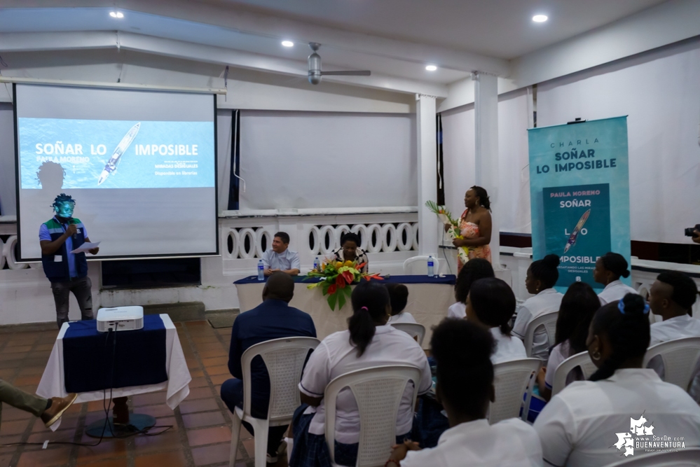 La exministra de Cultura Paula Marcela Moreno presentó en Buenaventura su libro “Soñar lo Imposible”