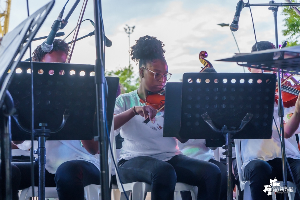 Niños, niñas y jóvenes de Buenaventura demostraron sus aptitudes musicales en el Estallido Cultural por la Paz y por la Vida