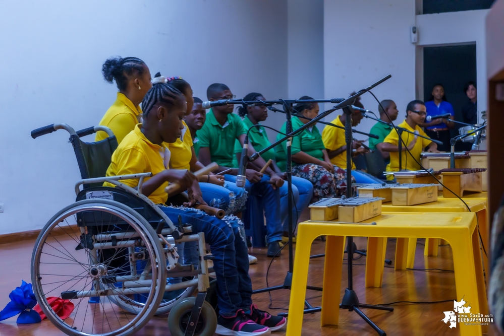 Niños, niñas y jóvenes de Buenaventura demostraron sus aptitudes musicales en el Estallido Cultural por la Paz y por la Vida