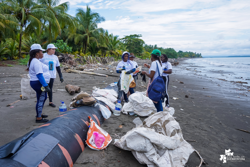 Con la participación de organizaciones de Cali y Buenaventura, Asogesampa y Cempre realizaron jornada de limpieza de playas en el sector de Vista Hermosa en La Bocana