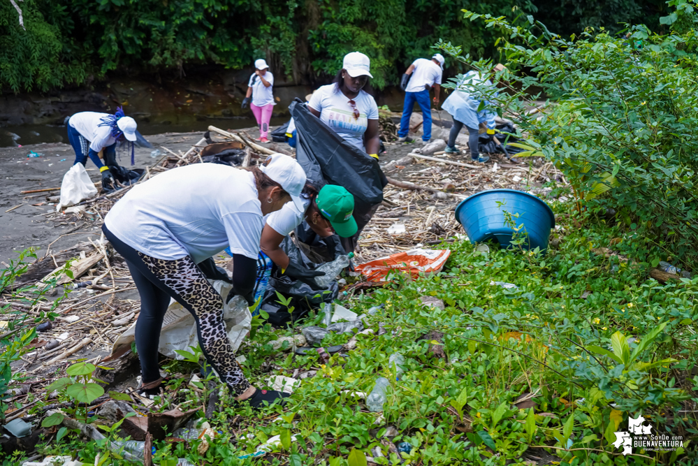 Con la participación de organizaciones de Cali y Buenaventura, Asogesampa y Cempre realizaron jornada de limpieza de playas en el sector de Vista Hermosa en La Bocana