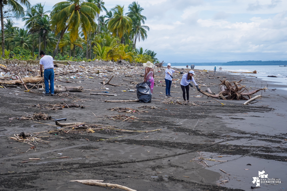 Con la participación de organizaciones de Cali y Buenaventura, Asogesampa y Cempre realizaron jornada de limpieza de playas en el sector de Vista Hermosa en La Bocana