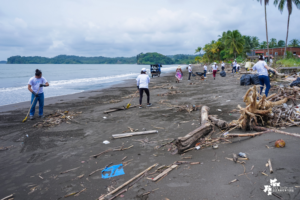 Con la participación de organizaciones de Cali y Buenaventura, Asogesampa y Cempre realizaron jornada de limpieza de playas en el sector de Vista Hermosa en La Bocana