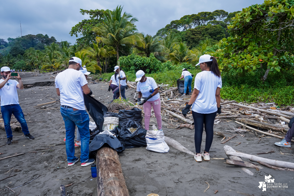 Con la participación de organizaciones de Cali y Buenaventura, Asogesampa y Cempre realizaron jornada de limpieza de playas en el sector de Vista Hermosa en La Bocana