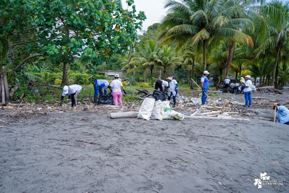 Con la participación de organizaciones de Cali y Buenaventura, Asogesampa y Cempre realizaron jornada de limpieza de playas en el sector de Vista Hermosa en La Bocana