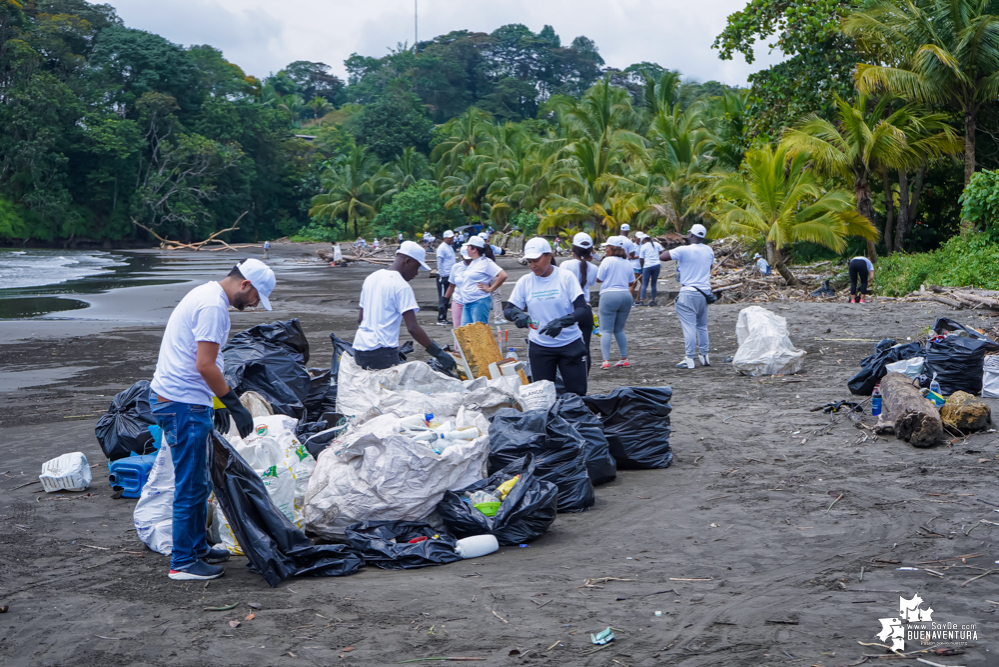 Con la participación de organizaciones de Cali y Buenaventura, Asogesampa y Cempre realizaron jornada de limpieza de playas en el sector de Vista Hermosa en La Bocana