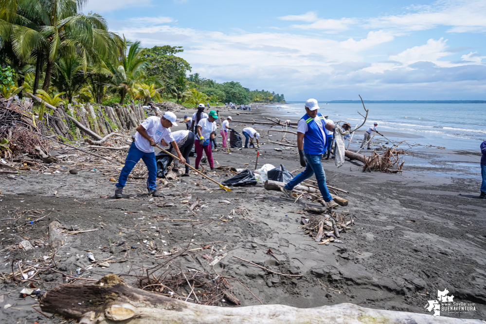 Con la participación de organizaciones de Cali y Buenaventura, Asogesampa y Cempre realizaron jornada de limpieza de playas en el sector de Vista Hermosa en La Bocana