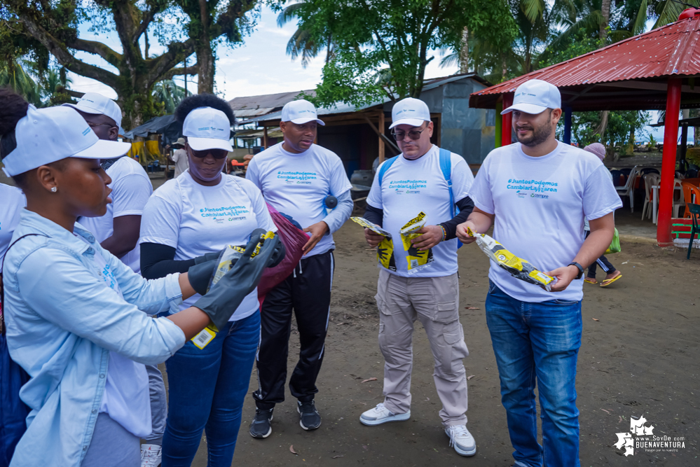 Con la participación de organizaciones de Cali y Buenaventura, Asogesampa y Cempre realizaron jornada de limpieza de playas en el sector de Vista Hermosa en La Bocana