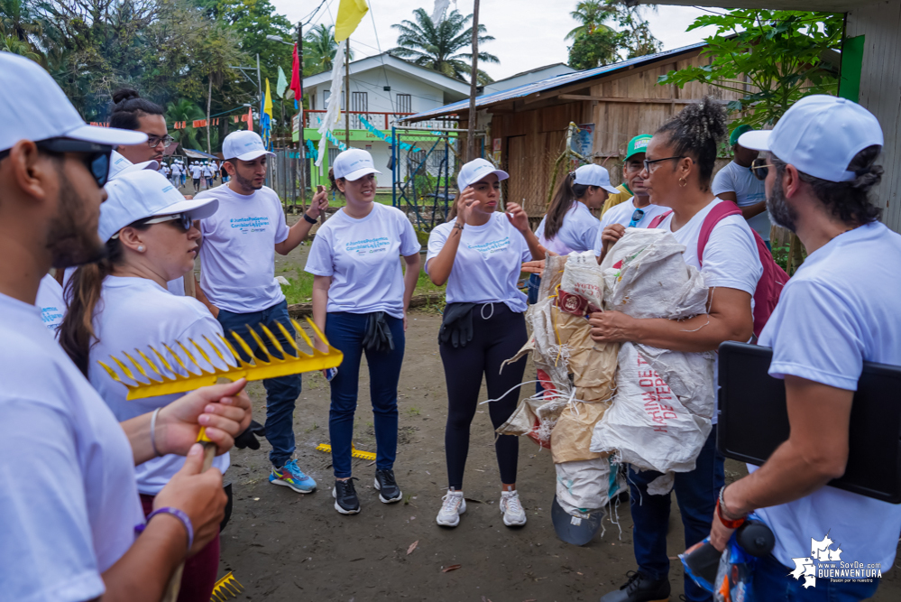 Con la participación de organizaciones de Cali y Buenaventura, Asogesampa y Cempre realizaron jornada de limpieza de playas en el sector de Vista Hermosa en La Bocana