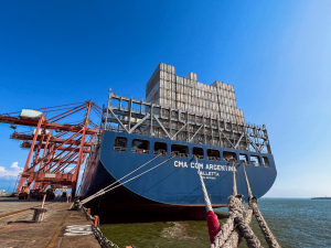 El Puerto Aguadulce recibió el buque portacontenedores con mayor capacidad de carga en la historia de Colombia