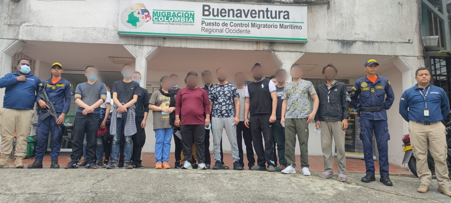 Fue interceptada en la bahía interna de Buenaventura una lancha con 21 migrantes asiáticos 