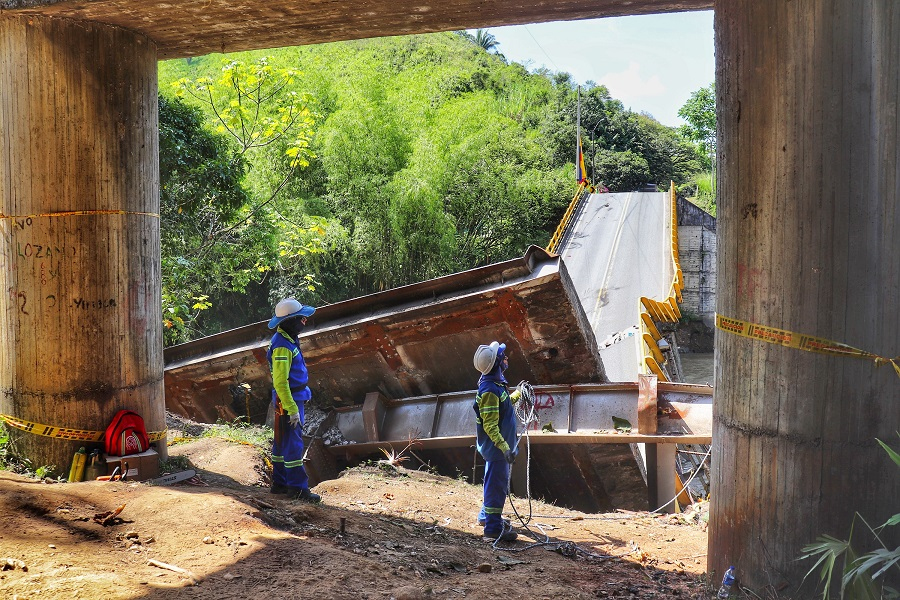 El puente El Alambrado fue inspeccionado por autoridades ambientales del Valle y Quindío