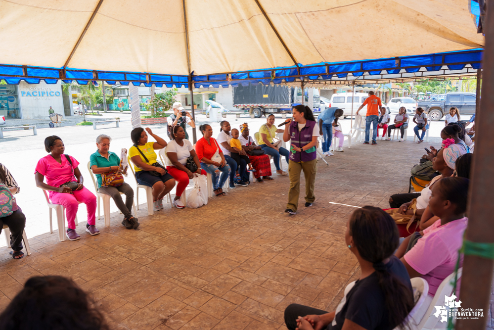 La Secretaría de Mujer, Equidad de Género y Diversidad Sexual del Valle entregó apoyos a 29 mujeres, y población LGTBI en Buenaventura