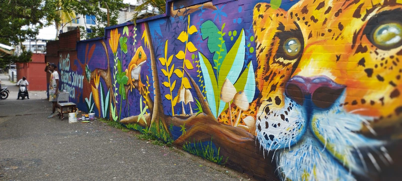 7 murales ambientales elaborados entre el EPA Buenaventura y estudiantes del Distrito embellecerán la ciudad