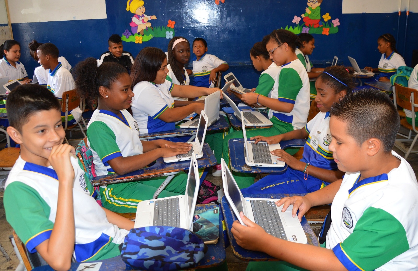 La conectividad a Internet para 565 colegios en zona rural del Valle ya empieza a ser una realidad con la ERT
