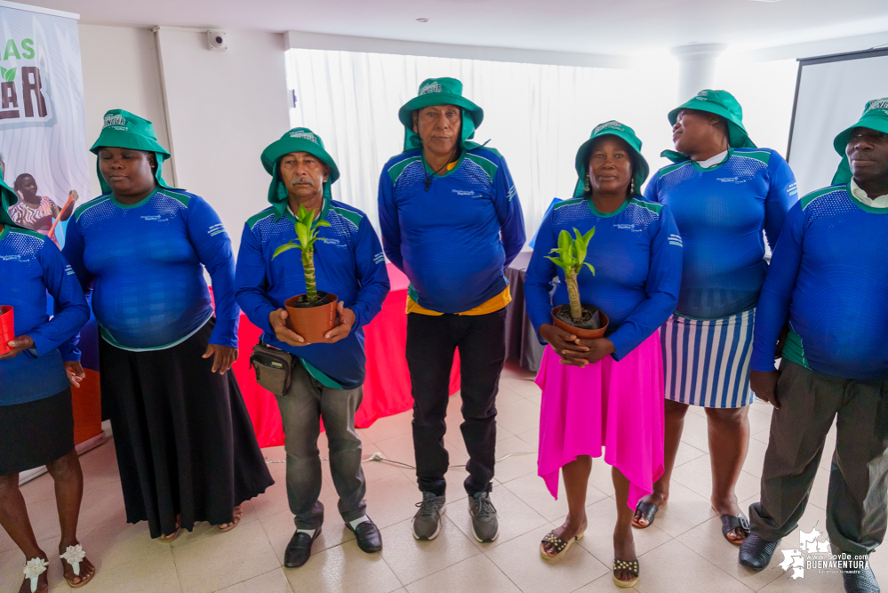 Las Guardianas del Manglar en Buenaventura seguirán recibiendo apoyo de la empresa privada para seguir cuidando los manglares y mejorando su calidad de vida 