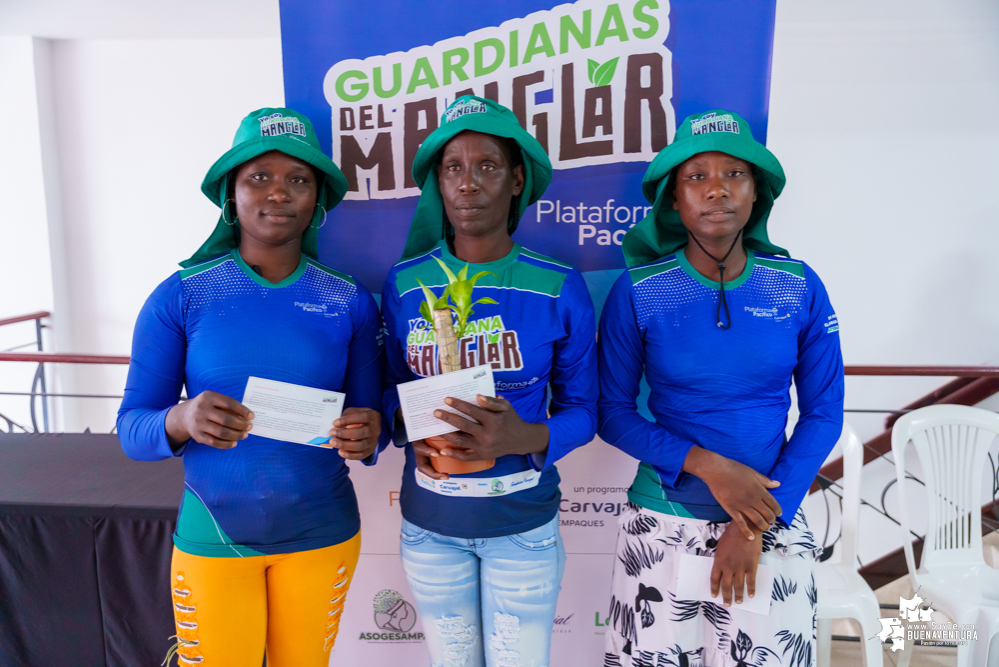 Las Guardianas del Manglar en Buenaventura seguirán recibiendo apoyo de la empresa privada para seguir cuidando los manglares y mejorando su calidad de vida 