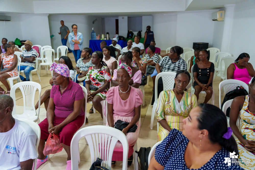 Las Guardianas del Manglar en Buenaventura seguirán recibiendo apoyo de la empresa privada para seguir cuidando los manglares y mejorando su calidad de vida 