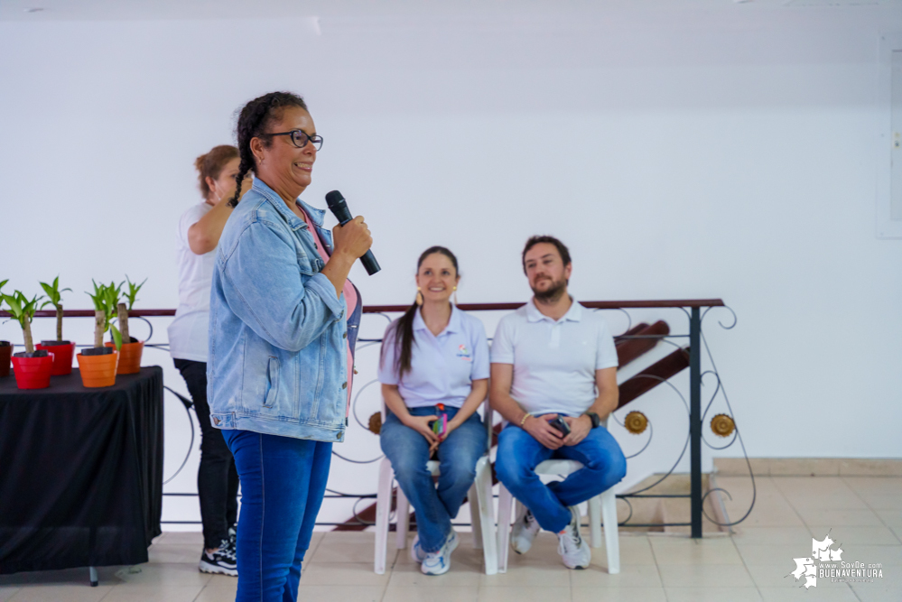 Las Guardianas del Manglar en Buenaventura seguirán recibiendo apoyo de la empresa privada para seguir cuidando los manglares y mejorando su calidad de vida 