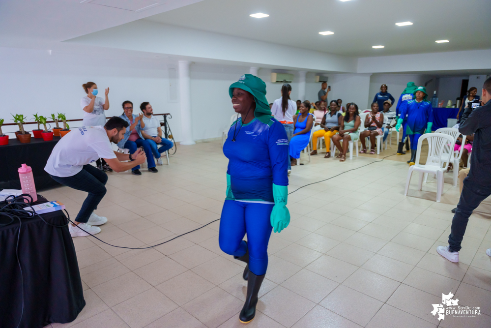 Las Guardianas del Manglar en Buenaventura seguirán recibiendo apoyo de la empresa privada para seguir cuidando los manglares y mejorando su calidad de vida 