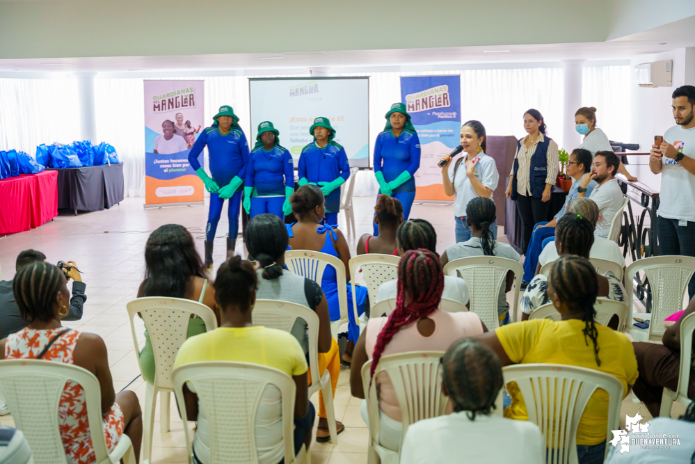 Las Guardianas del Manglar en Buenaventura seguirán recibiendo apoyo de la empresa privada para seguir cuidando los manglares y mejorando su calidad de vida 