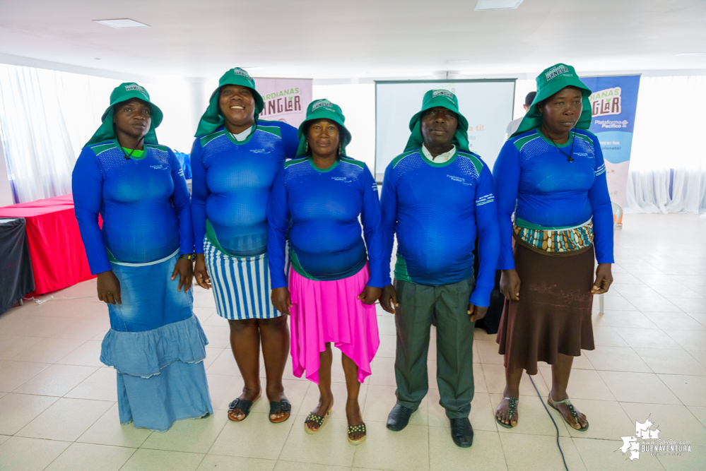 Las Guardianas del Manglar en Buenaventura seguirán recibiendo apoyo de la empresa privada para seguir cuidando los manglares y mejorando su calidad de vida 