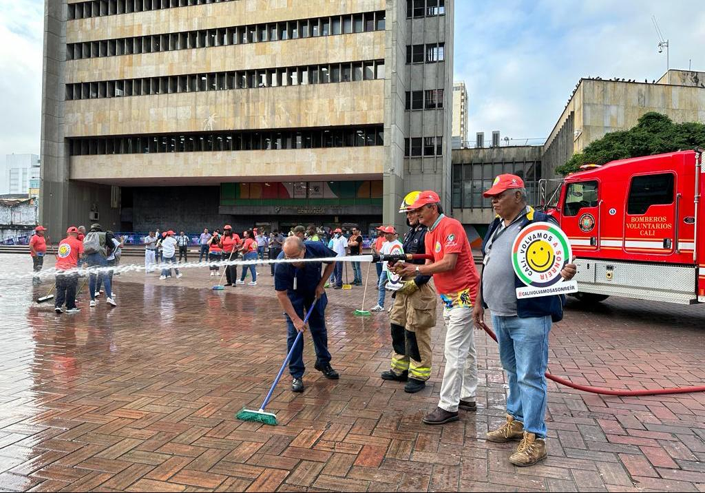 ‘Cali, Volvamos a Sonreír’ con la Plazoleta de San Francisco, limpia y reluciente