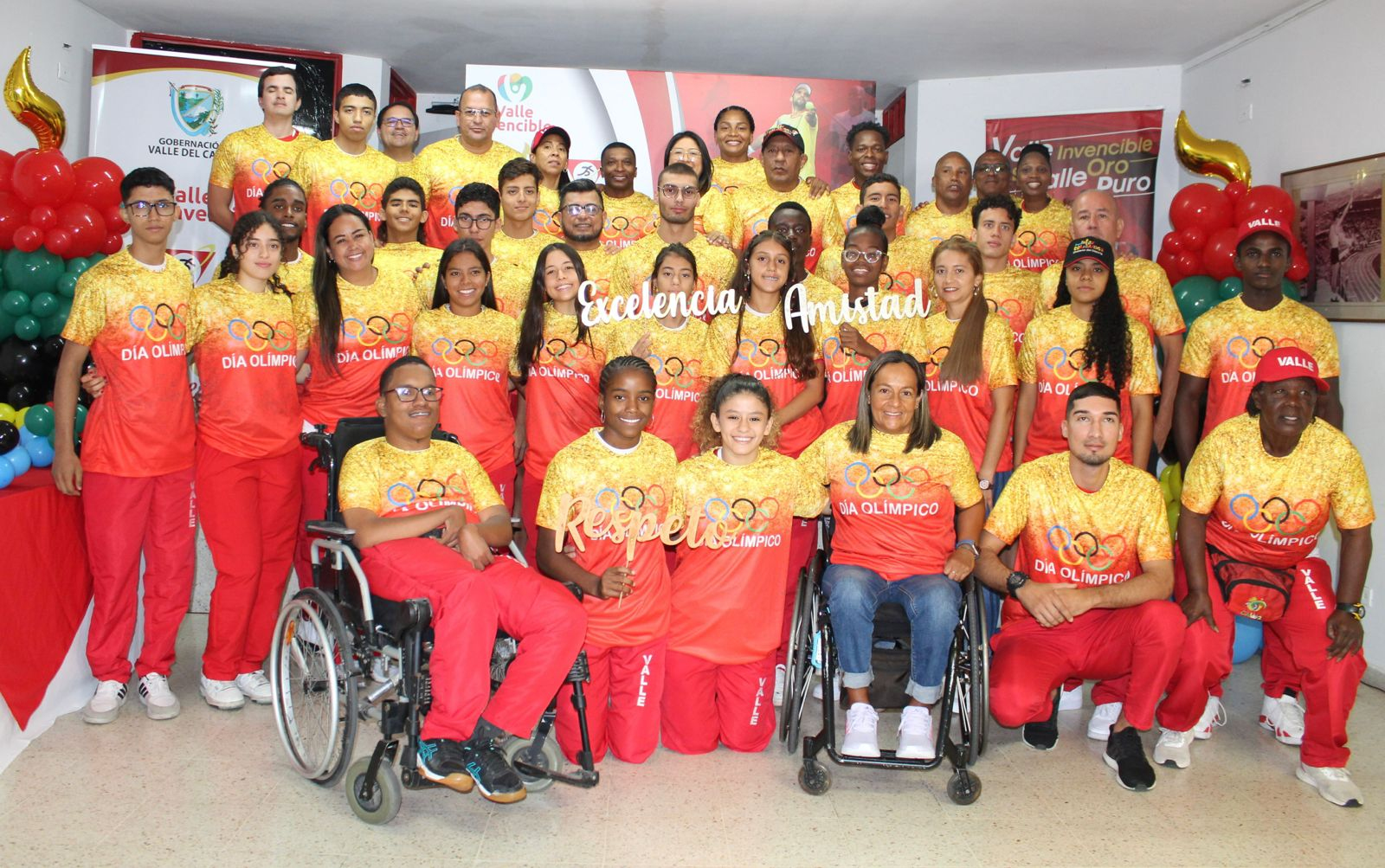 Ganadores de los Juegos Intercolegiados recibieron la camiseta conmemorativa en el Día Olímpico