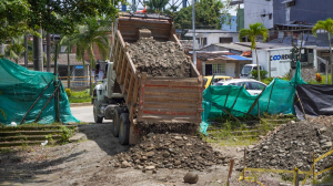 El alcalde distrital de Buenaventura, Víctor Hugo Vidal revisó los avances de las obras que se adelantan en la ciudad