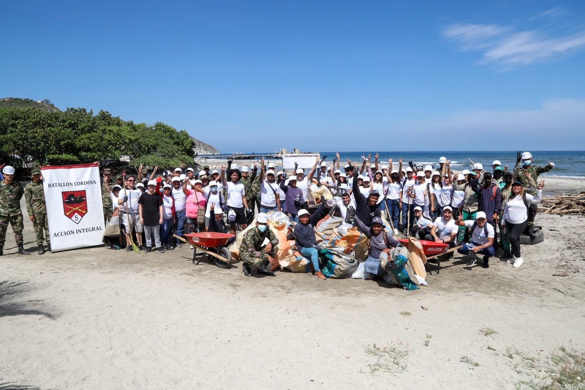 Juntos Podemos Cambiar la Marea, programa que ha evitado que 130 toneladas de residuos estén mal dispuestas en las playas de Colombia