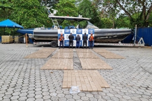 Fueron interceptadas 3 lanchas transportando de 2.4 toneladas de estupefacientes en el pacífico colombiano