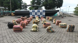 Fueron interceptadas 3 lanchas transportando de 2.4 toneladas de estupefacientes en el pacífico colombiano