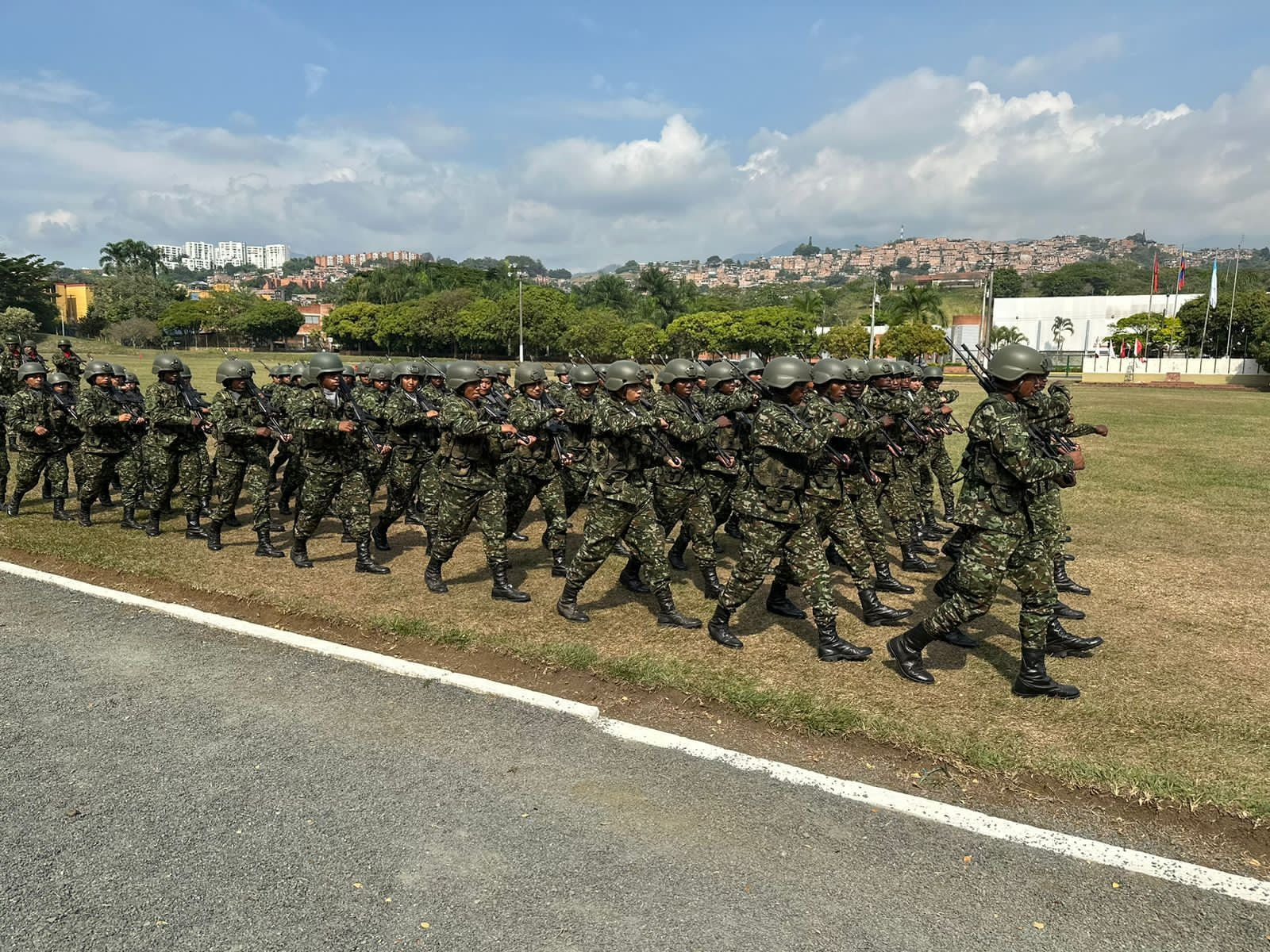 La Gobernación del Valle acompañó la incorporación de más de 600 soldados regulares que apoyarán la seguridad en el departamento