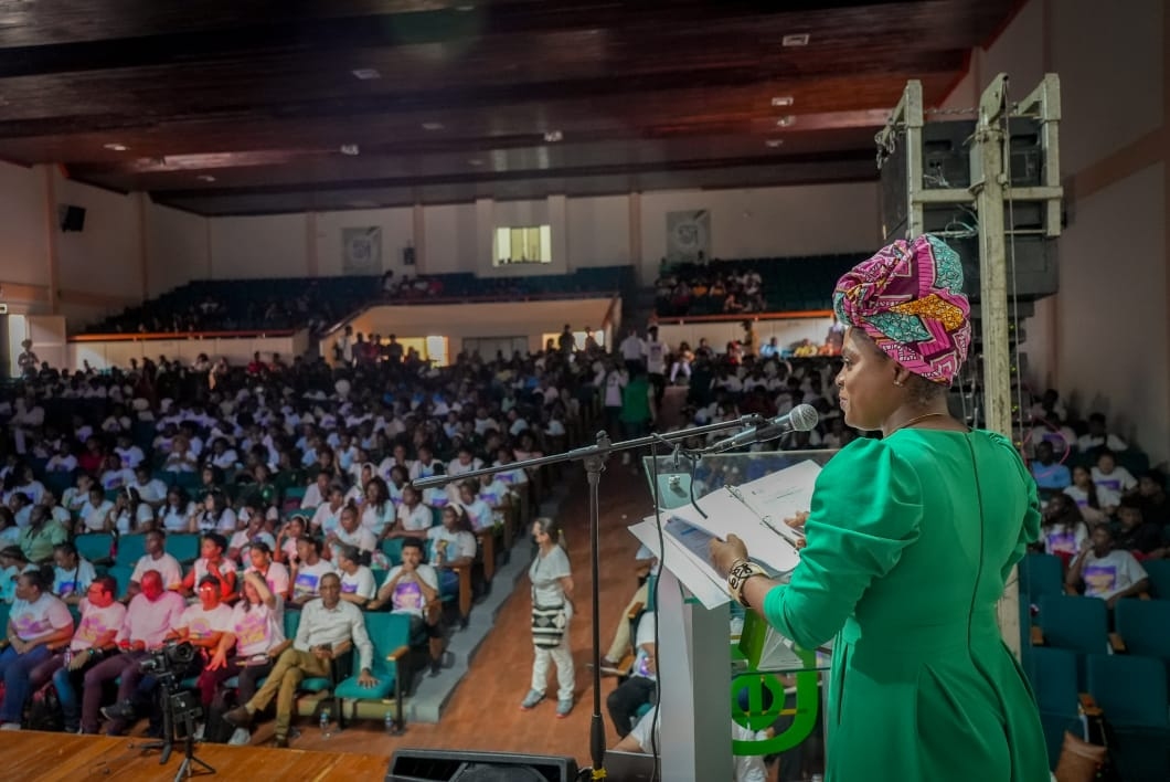 Desde el Chocó, la Ministra Aurora Vergara anunció que 25 mil docentes del país tendrán becas para posgrado y profesionalización