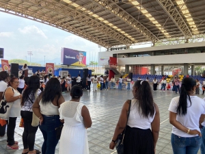 725 mujeres se graduaron de la Escuela ‘Emprende para la Equidad’