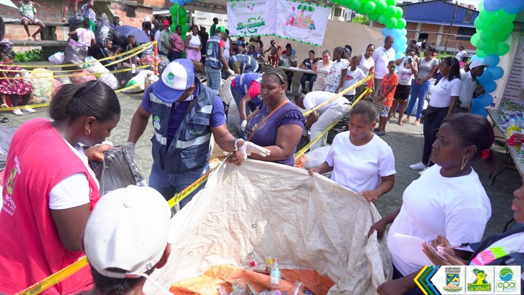 En el biotrueque realizado en el barrio San Buenaventura se recogieron casi ocho toneladas de residuos