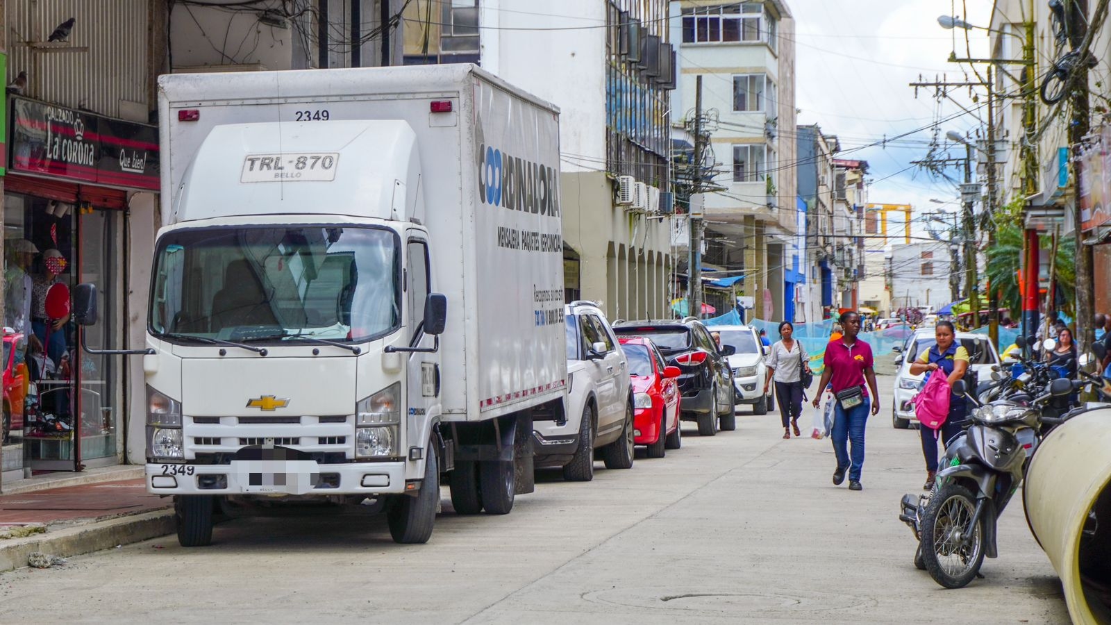 Llamado de atención a conductores y contratista de la obra en la calle Segunda